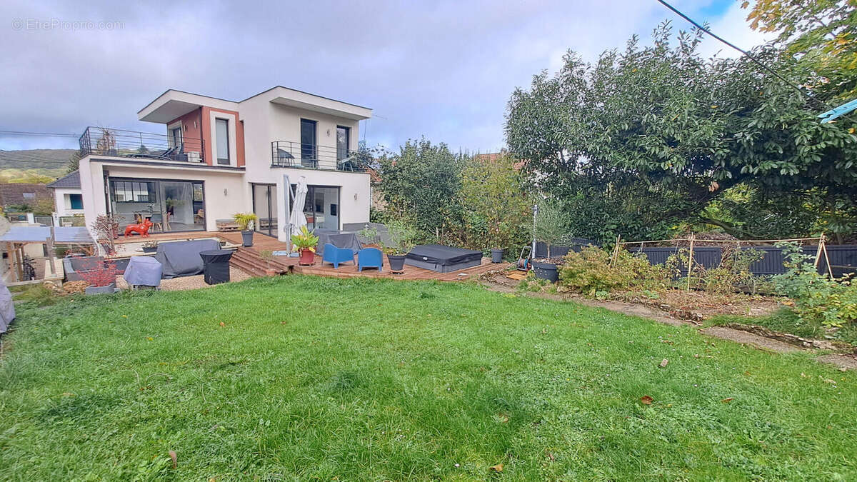 Maison à SAINT-REMY-LES-CHEVREUSE