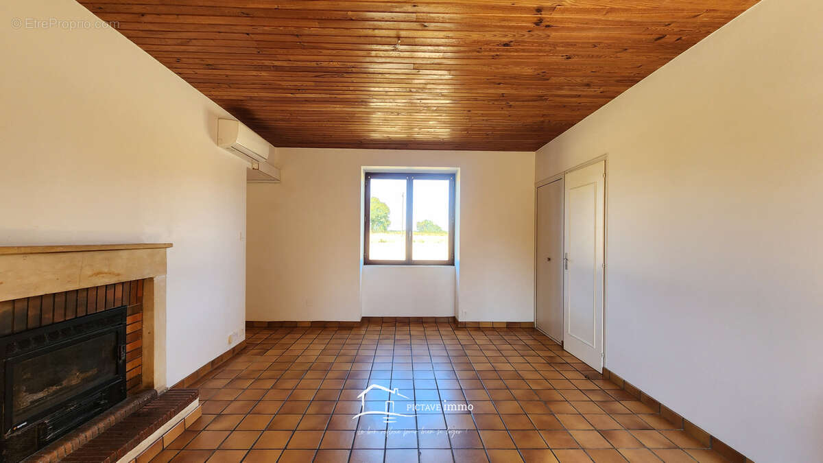 Maison indépendante avec vie de plain-pied et nombreuses dépendances - photo 4