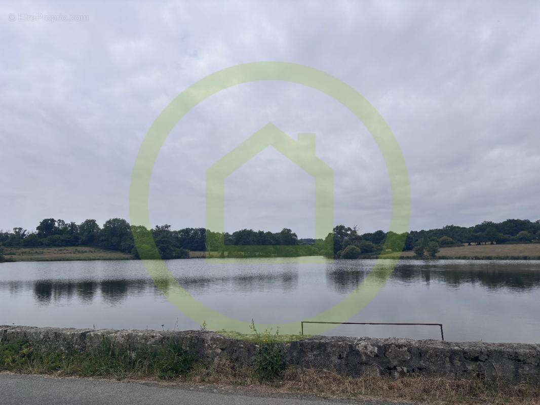 Terrain à CHENERAILLES