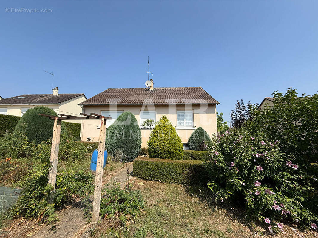 Maison 3 chambres avec sous-sol complet et jardin à Saint-Aubin-de-Locquenay  Réf:15515 - photo 11