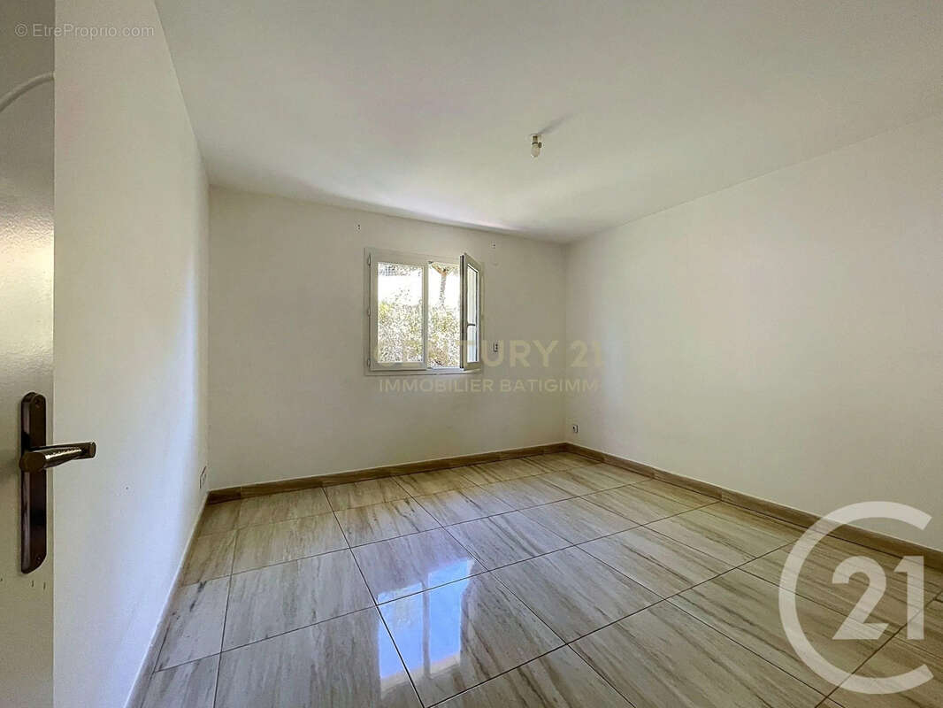 Maison 126 m² à Saint-Clair-De-La-Tour  - photo 5