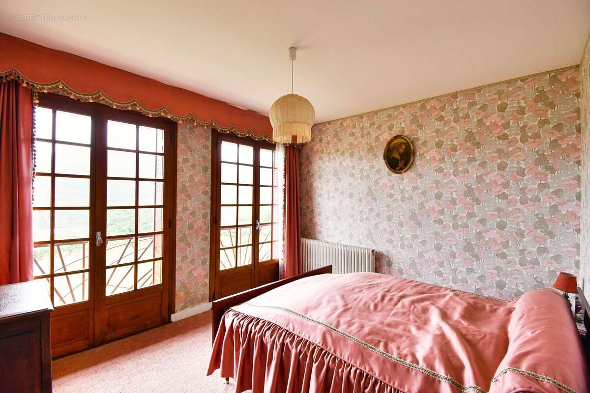 Maison 185 m² à Saint-Prix  - photo 5