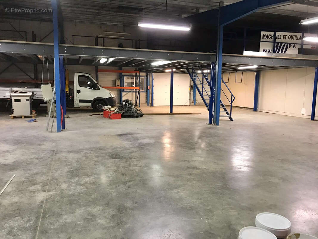 Commerce à SAINT-NAZAIRE-LES-EYMES