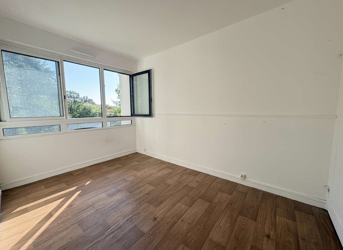 Appartement à VERRIERES-LE-BUISSON
