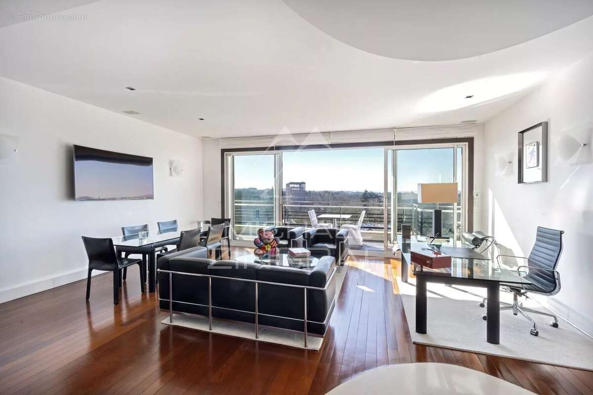 Appartement à NEUILLY-SUR-SEINE