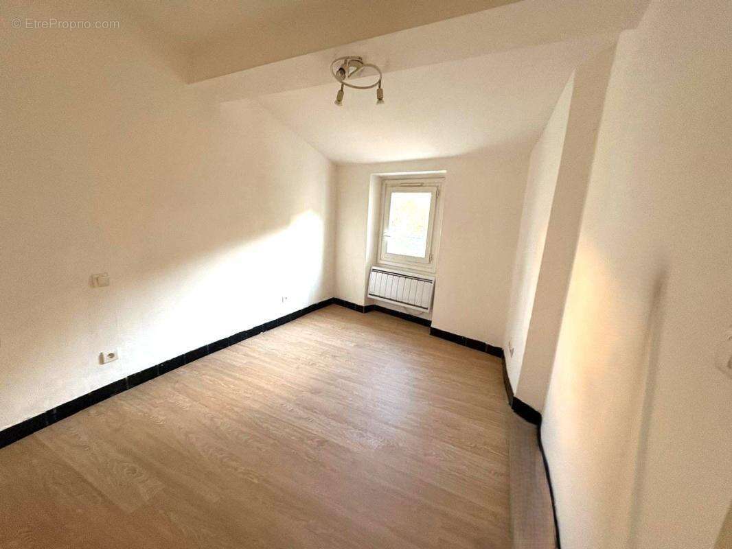 Appartement à L'ESCARENE