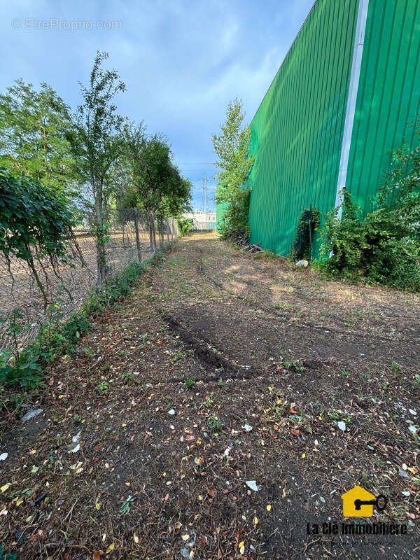 Hombourg   Local d'activité de 270 m2 avec fort potentiel d'aménagement - photo 9