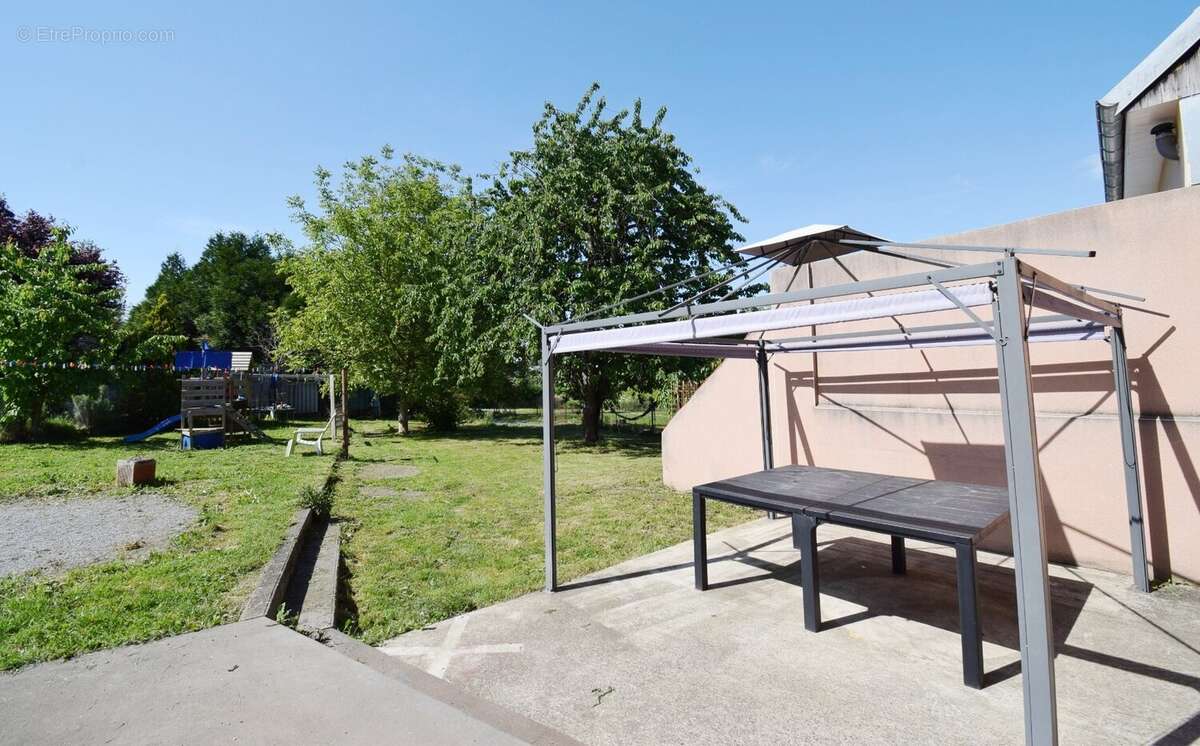 Maison à CREUZIER-LE-VIEUX