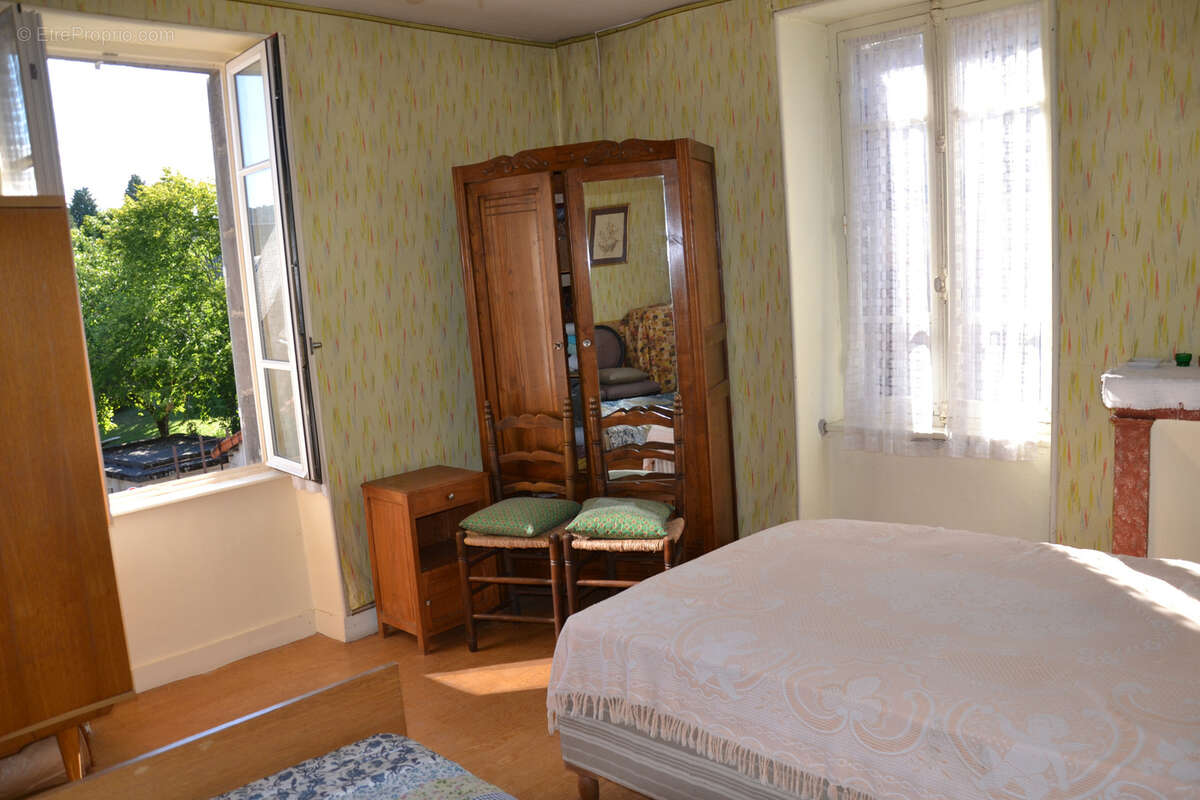 Maison à SAINT-SAUVES-D&#039;AUVERGNE