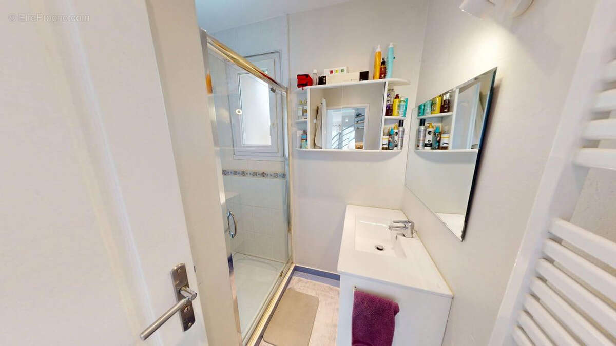 Maison à LES AVENIERES