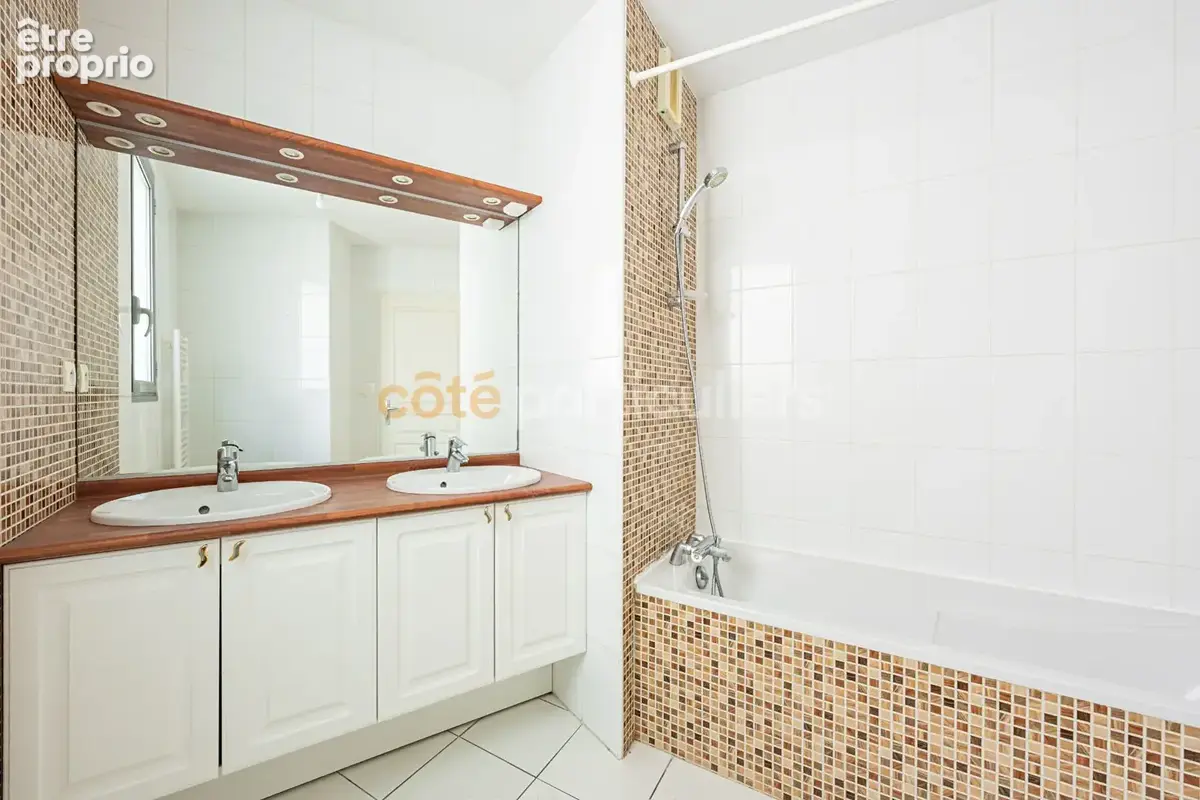 Nantes centre/ tour bretagne -- t5 108 m2 -- 4 chambres -- double salon - photo 13