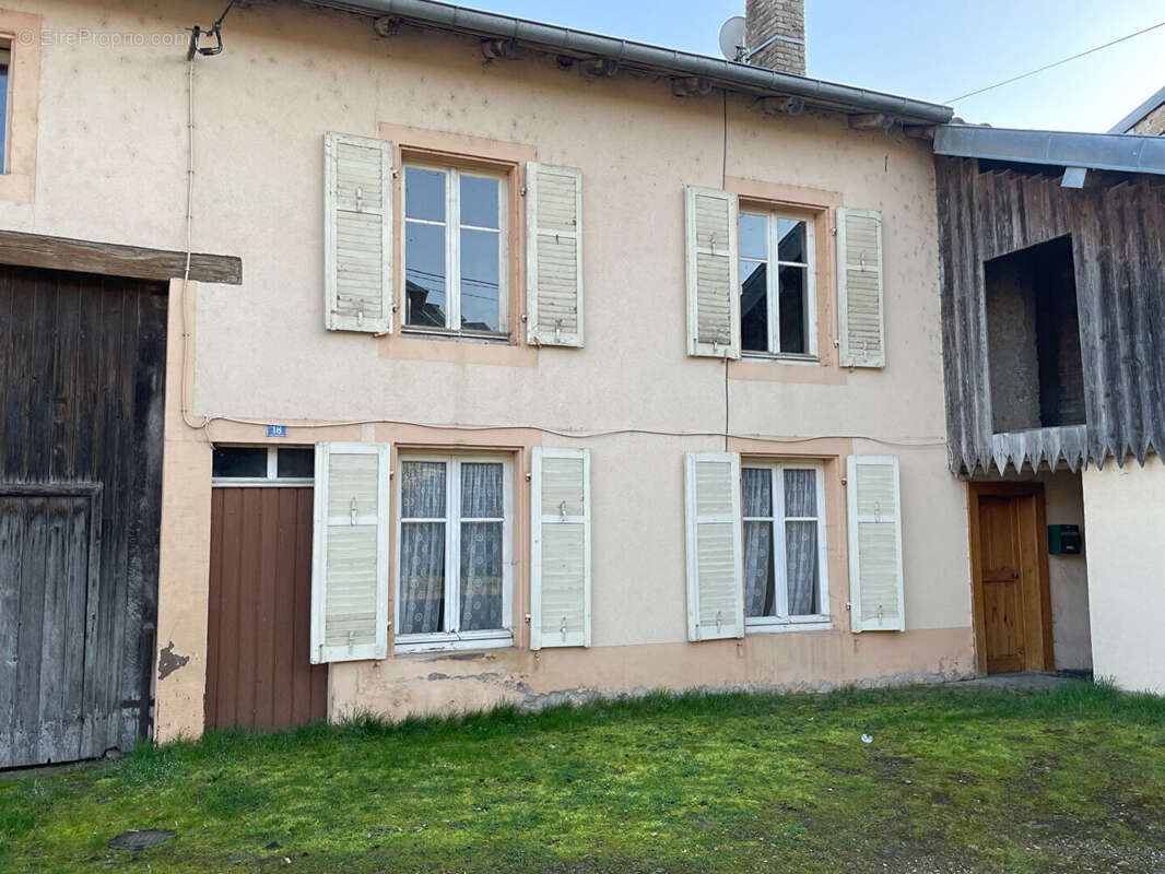 Maison à AZERAILLES