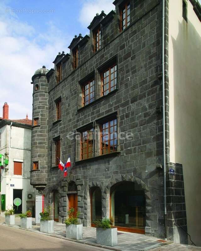 Maison à MARINGUES