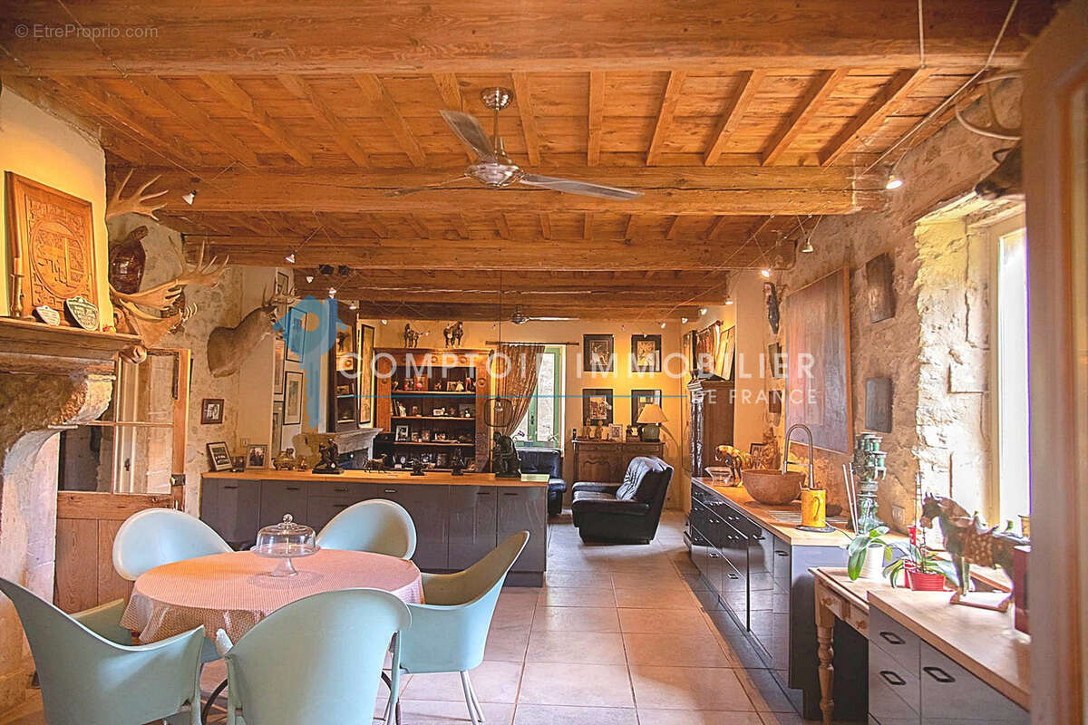 Maison à SABRAN