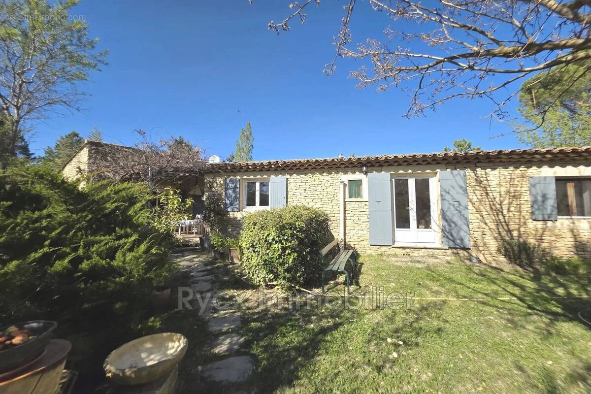 Maison à GORDES