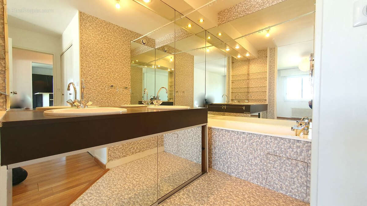 Appartement à SAINT-SEBASTIEN-SUR-LOIRE
