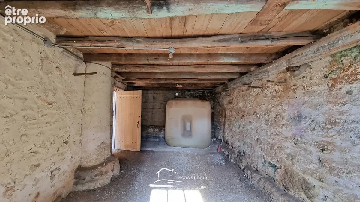 Maison de bourg spacieuse avec dépendances   Lusignan centre - photo 13
