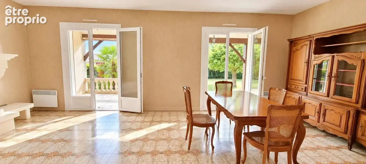Maison plain pied avec terrasse couverte et  garage sur jardin de 1200 m² - photo 6