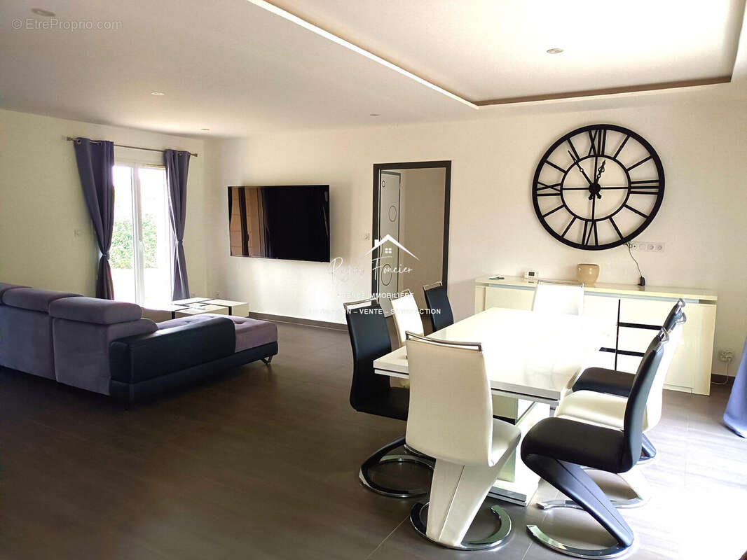 Séjour - Maison à LA CELLE-SAINT-AVANT