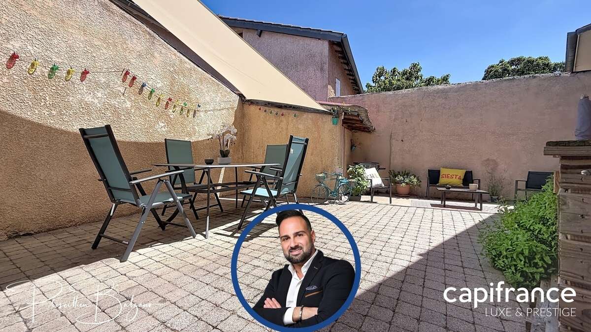 Maison à vendre 4 pièces SAINT GENIS LES OLLIERES (69) – Le charme d'une maison de village avec cour intimiste, garage et vie à  - photo 8