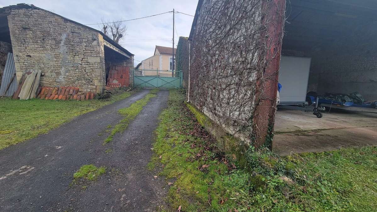 Maison de village à rénover avec dépendances - photo 18