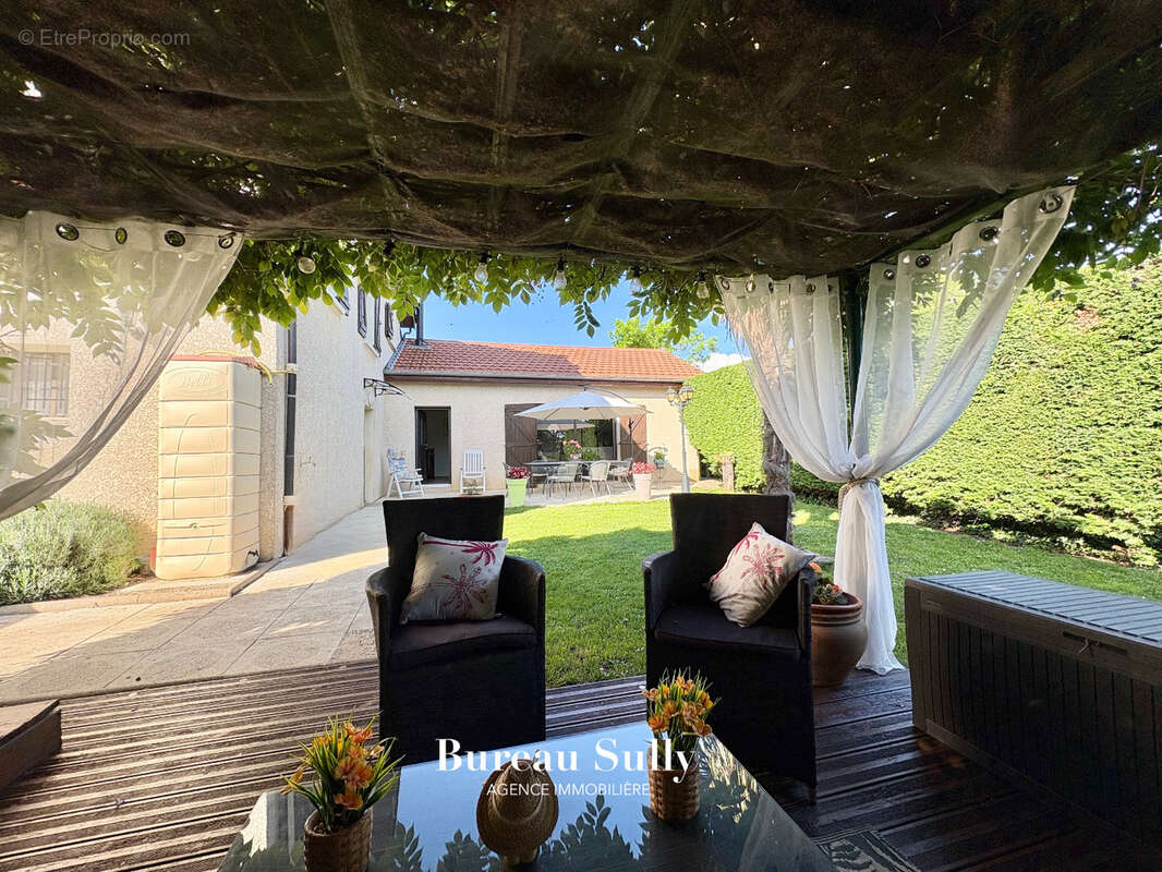 Maison à VILLARS-LES-DOMBES