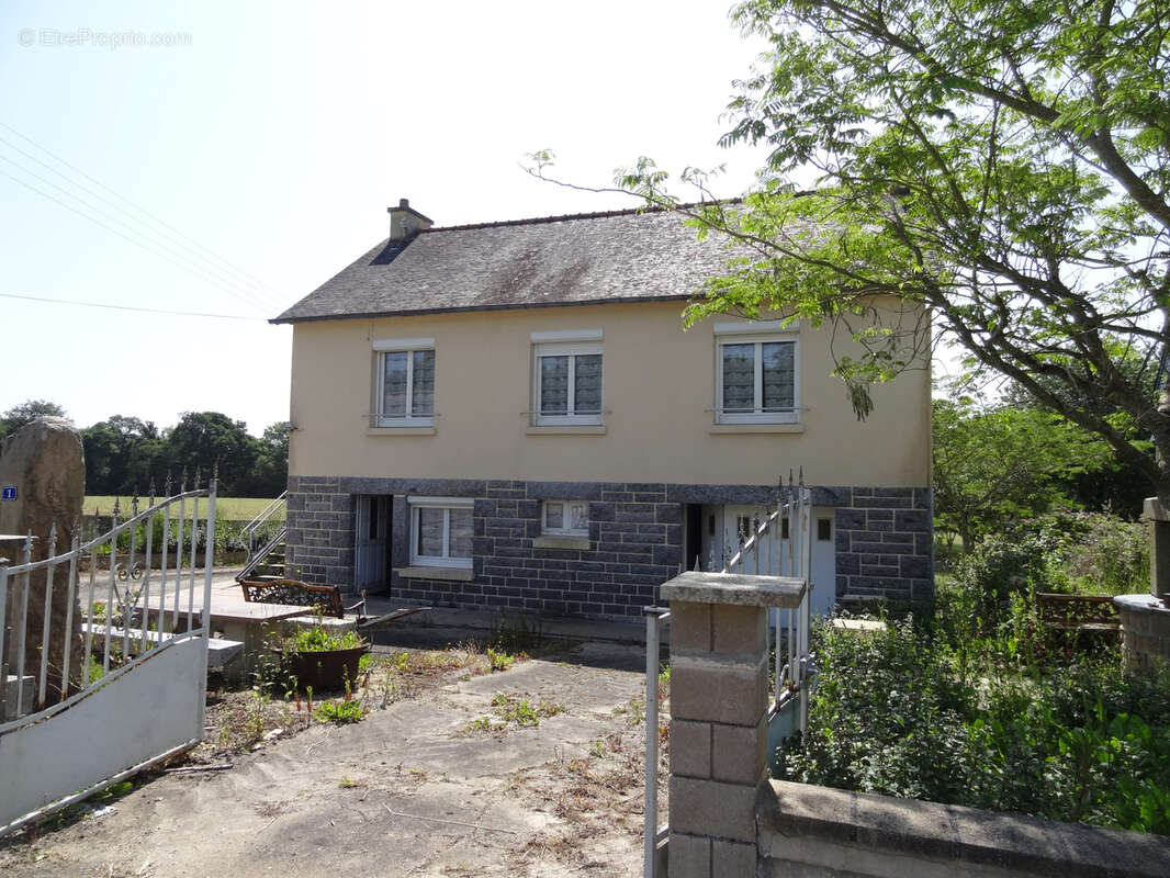 Maison à SAINT-NICOLAS-DU-PELEM
