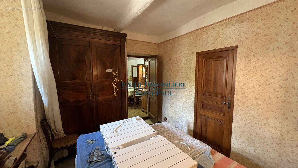 Maison 135 m² à Saint-Saturnin-De-Lucian  - photo 7