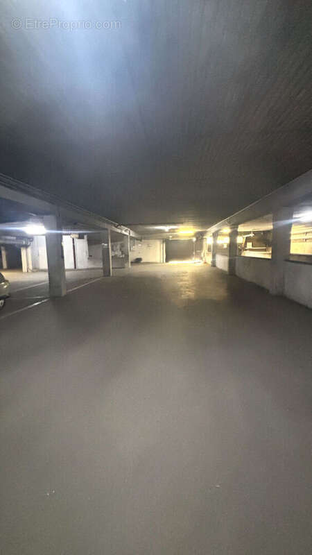 Parking à PARIS-20E