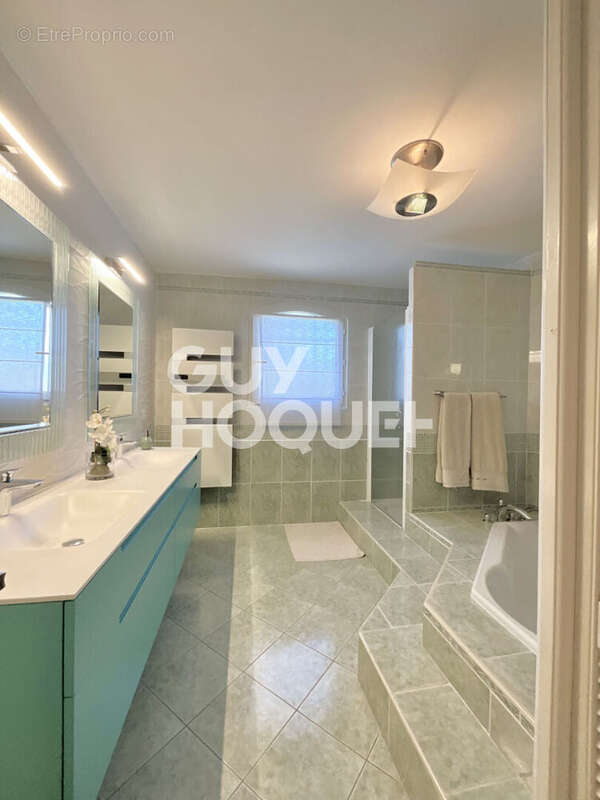 Villa T5 avec piscine sur une parcelle d'environ 1 200 m2 - photo 13