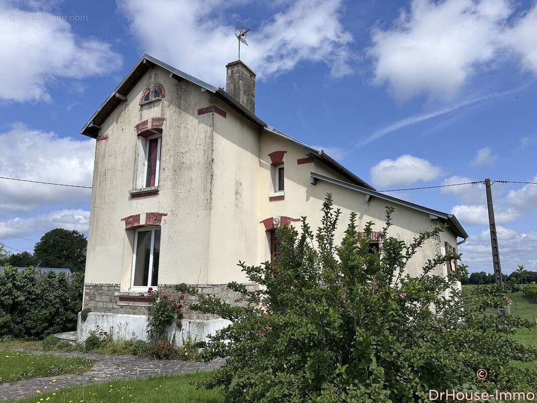 Maison à SAINT-MARTIN-DES-BESACES