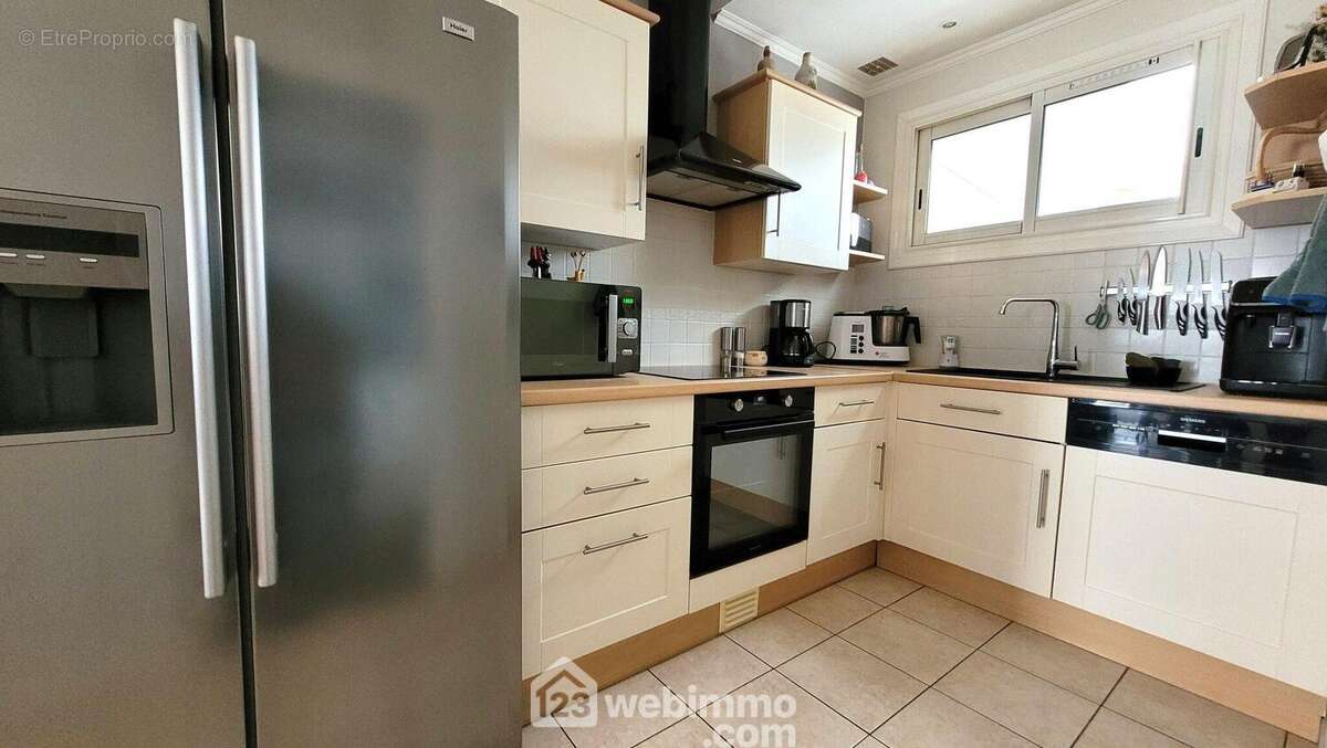 Une cuisine aménagée - Maison à LONGEVILLE-SUR-MER