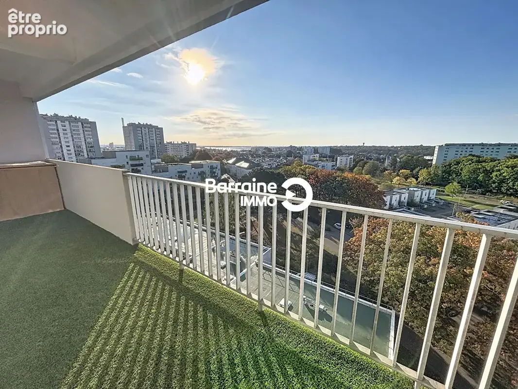 Lorient sud - appartement t4 renove avec balcon et vue degagee - photo 1