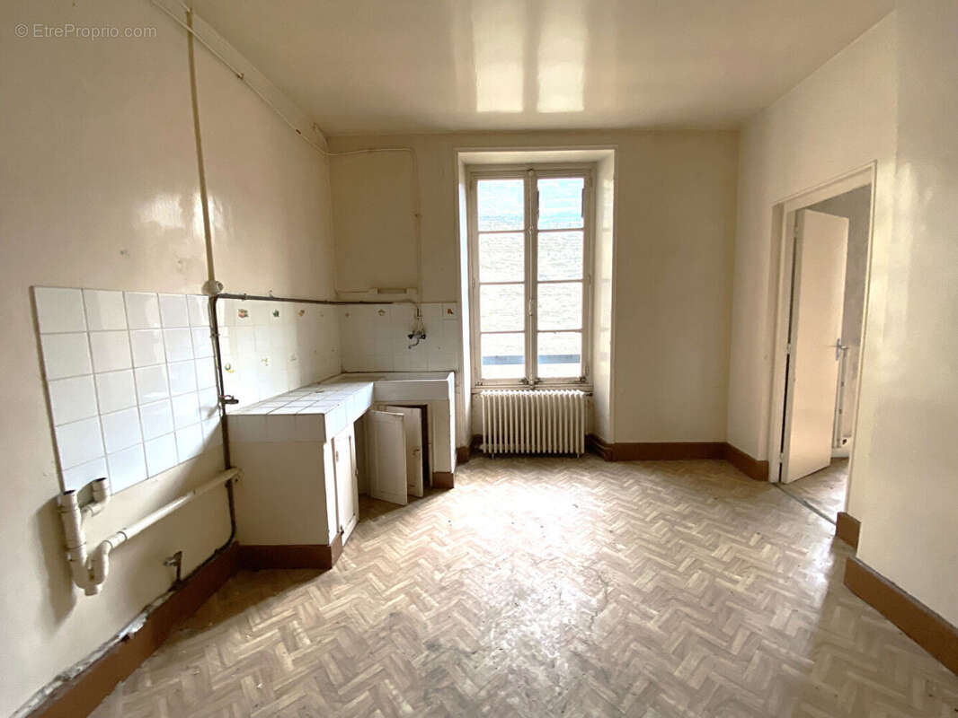 Maison à DOULEVANT-LE-CHATEAU