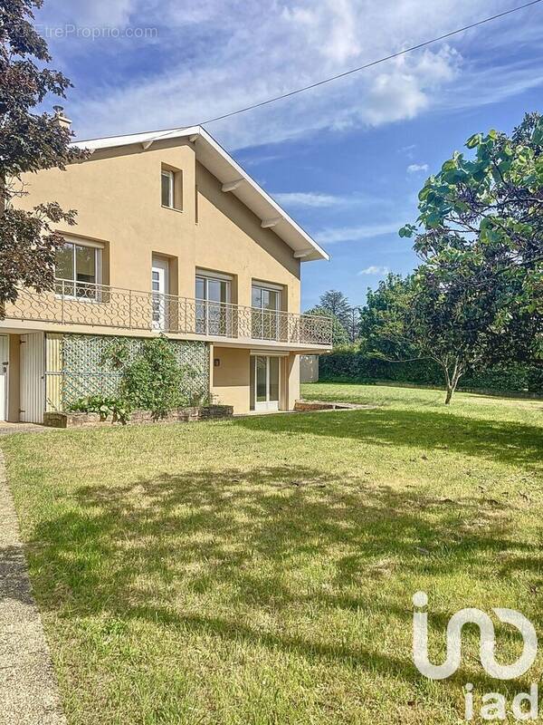 Photo 1 - Maison à SAINT-GENIS-LES-OLLIERES