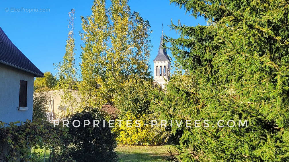 Maison à SAINT-PIERRE-DE-CHIGNAC