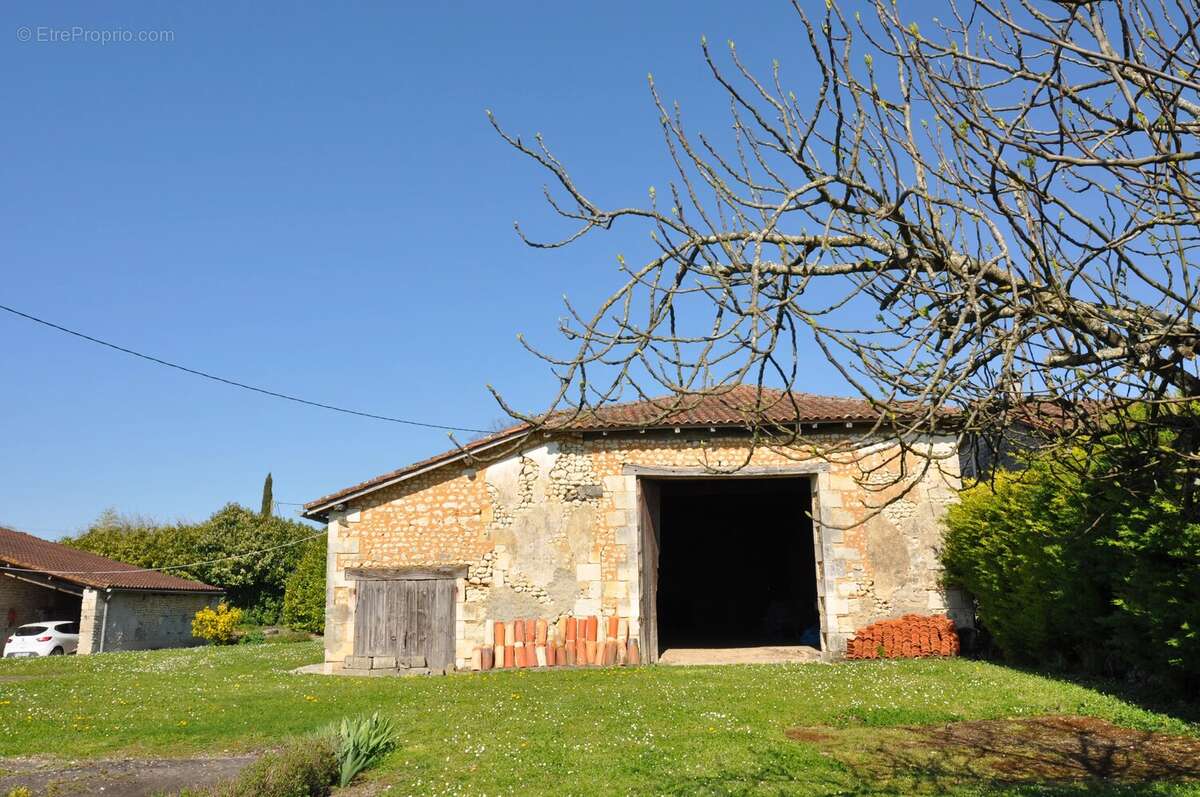 Maison à AUBETERRE-SUR-DRONNE