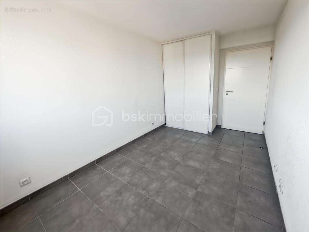 F3 lumineux avec terrasse et place de parking – Le Blanc-Mesnil DPE B - photo 10