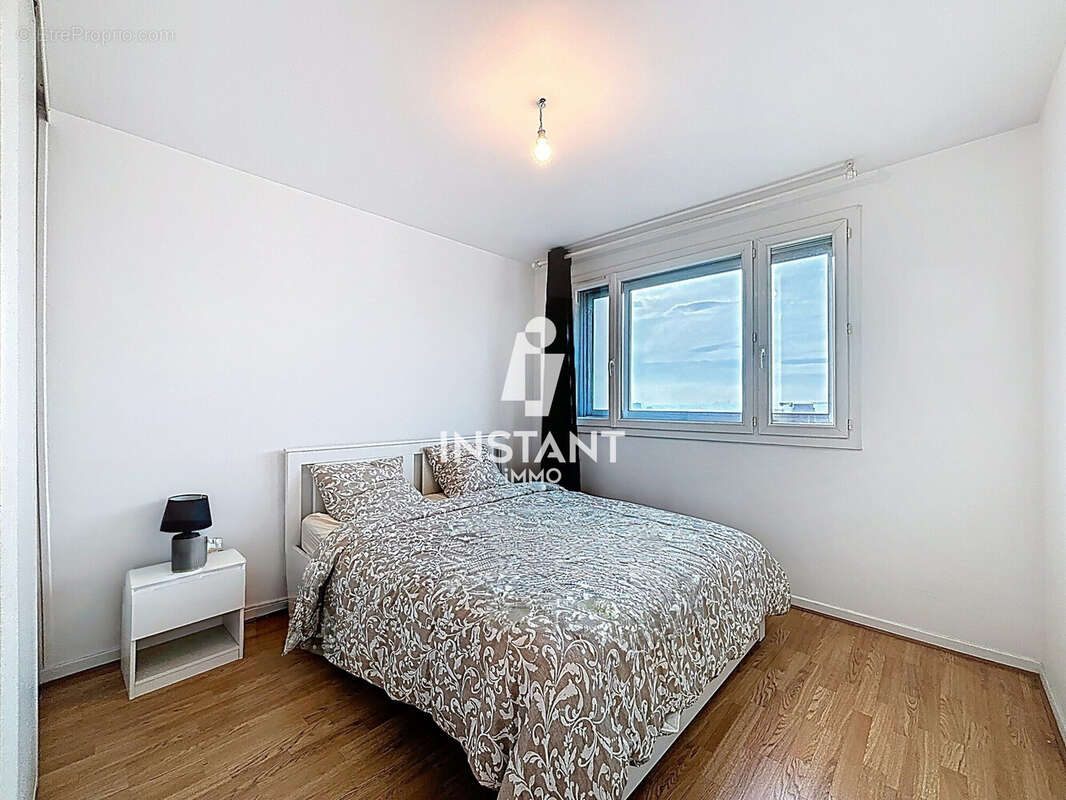 Appartement à CHARENTON-LE-PONT