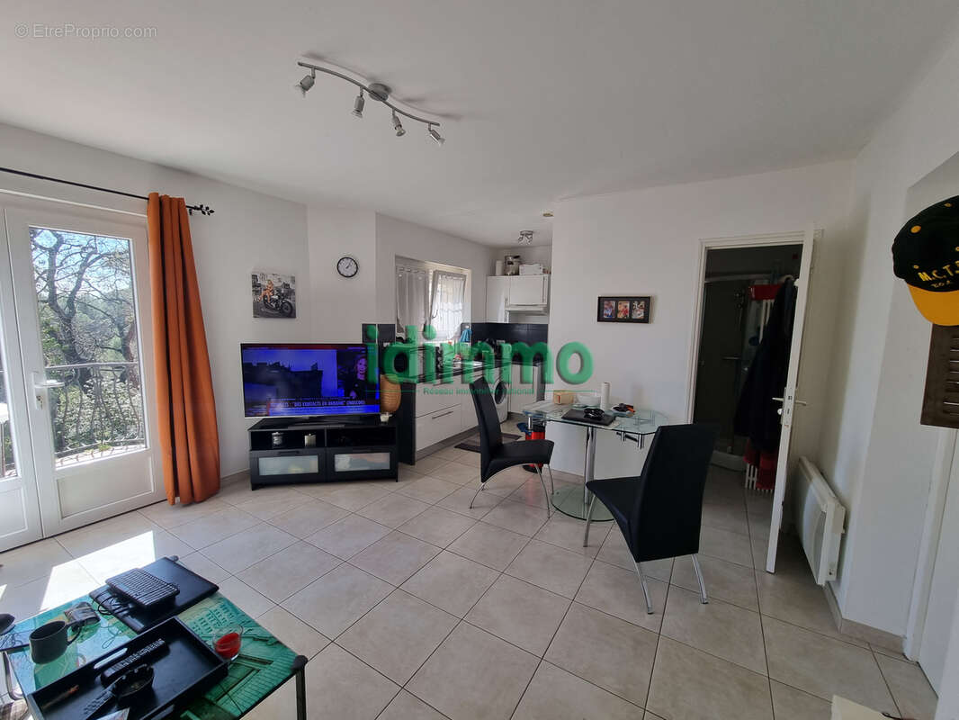 Affaire et Rare Draguignan F2 1 ét 2 terrasse vendu avec terrain de 180m et 2 places parkiing 159000€ dpe d - photo 3