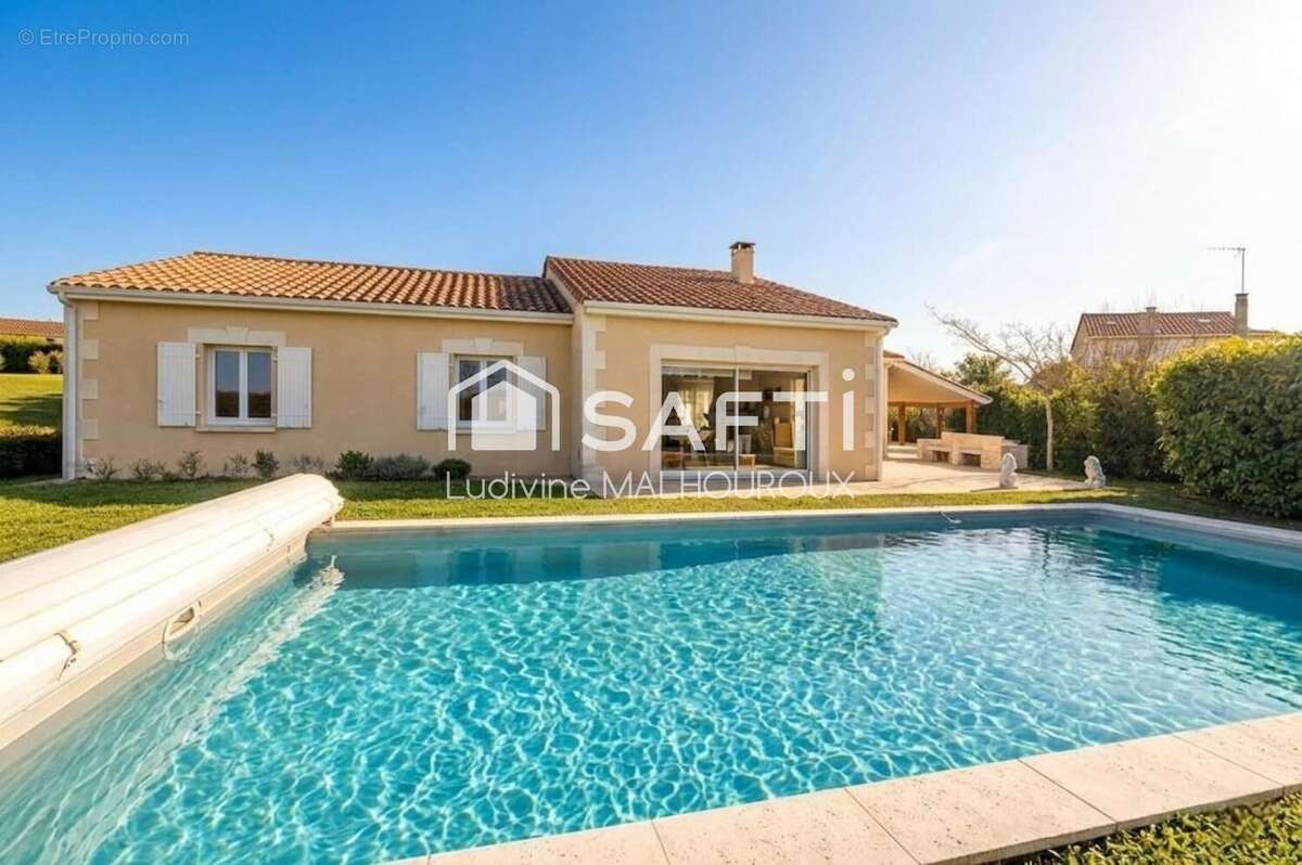Maison 140 m² à Villebois-Lavalette  - photo 3