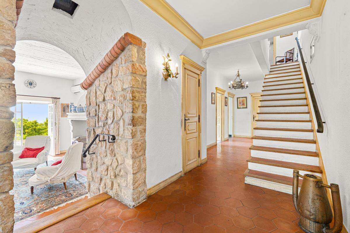 Nice gairaut – villa provençale avec vue mer, piscine, terrain de 2 000 m² et garage de 100 m² - photo 43