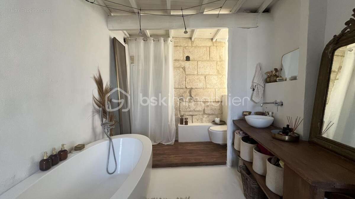 Junas – Une bâtisse pleine de charme aux possibilités insoupçonnées - photo 9