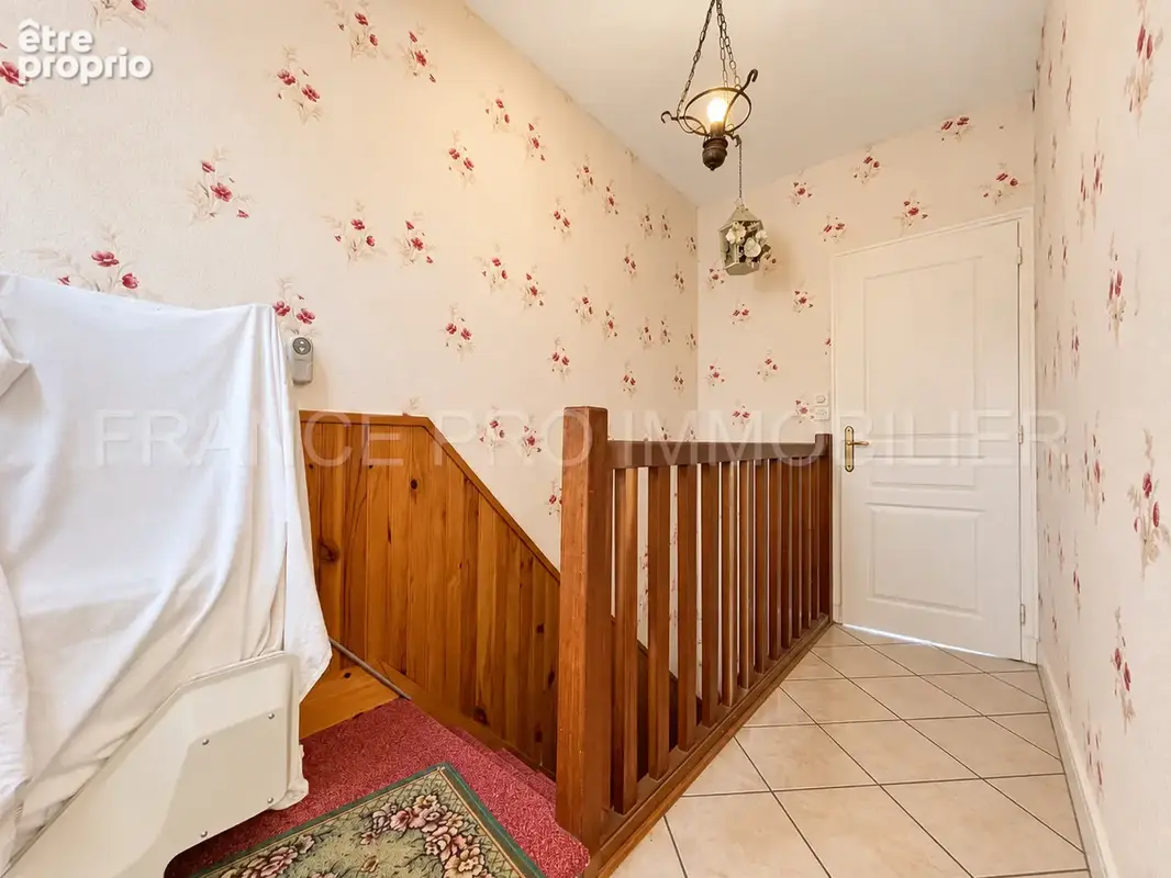 Maison à rénover de 102 m2 avec 4 chambres et jardin - photo 5