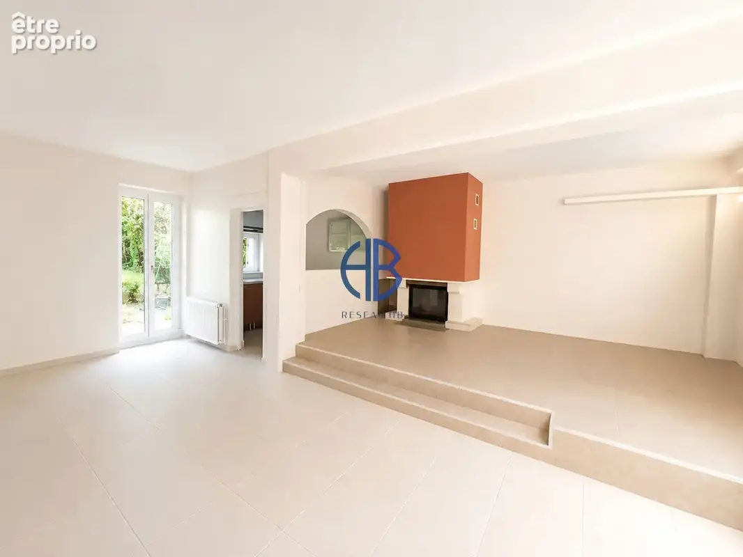 Charmante maison individuelle rénovée de 102,41 m² au coeur du village des Avenières - photo 3