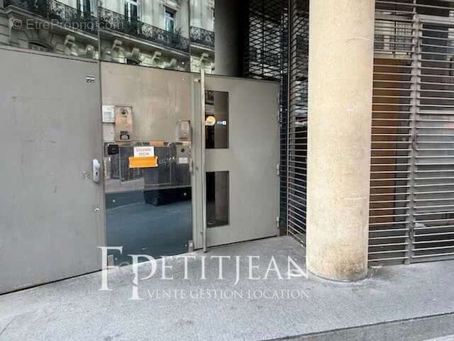 Parking rue Magdebourg - photo 5