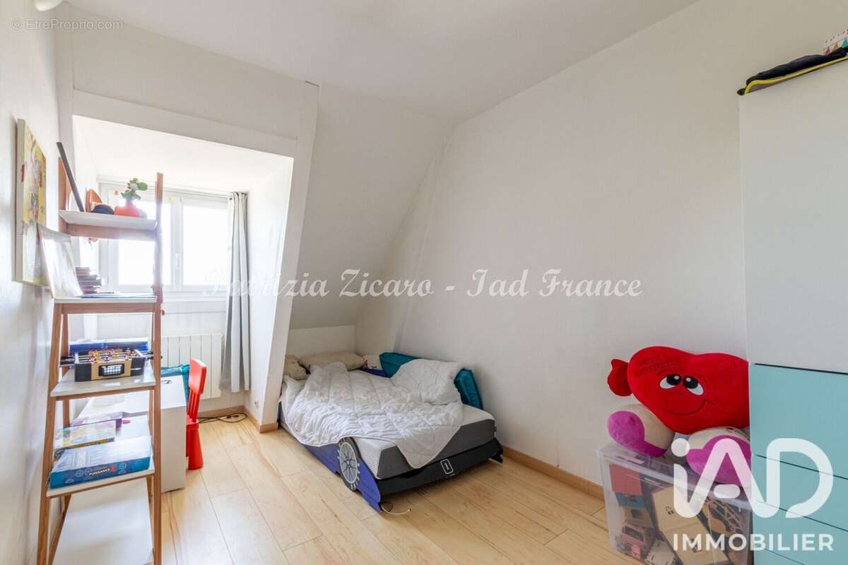 Maison 111 m² à La Ville-Du-Bois  - photo 9