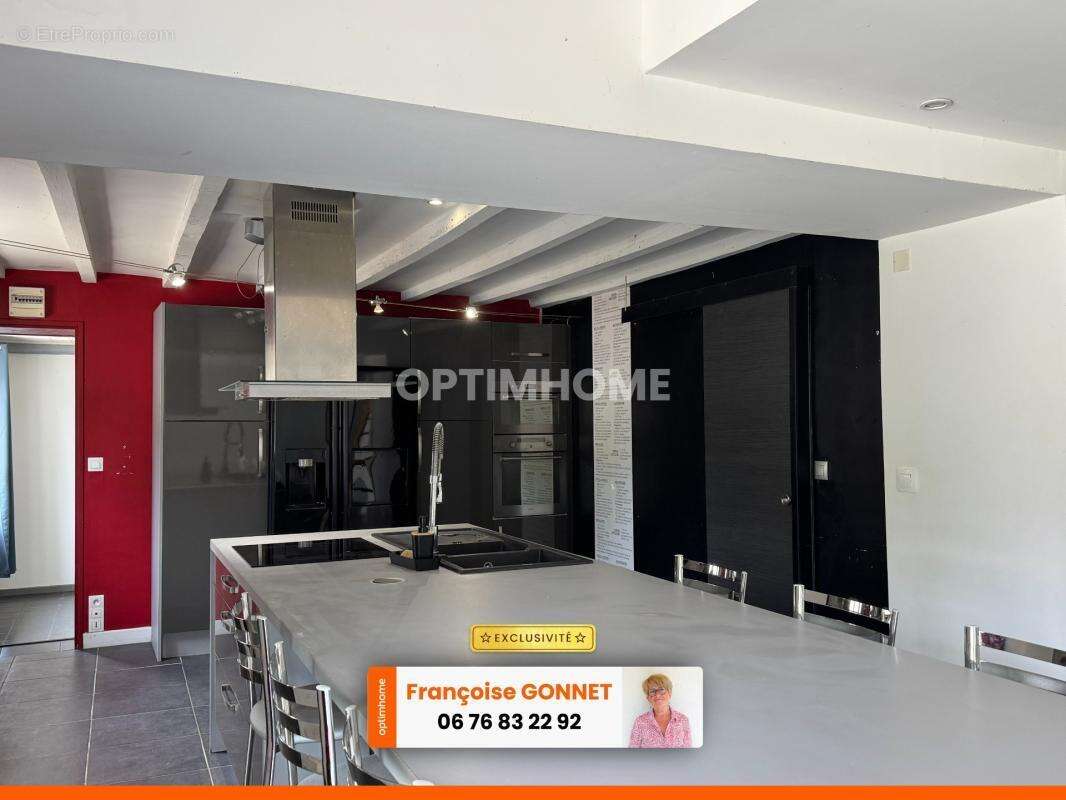 LONGERE de 215 m² - 6 pièces - 4 chambres - Piscine - 275 000 € - LAPAN - photo 4