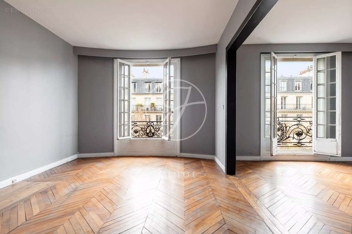 Appartement à PARIS-7E