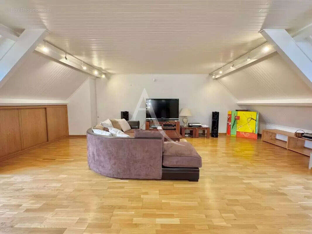 Maison à CHEVRY-COSSIGNY